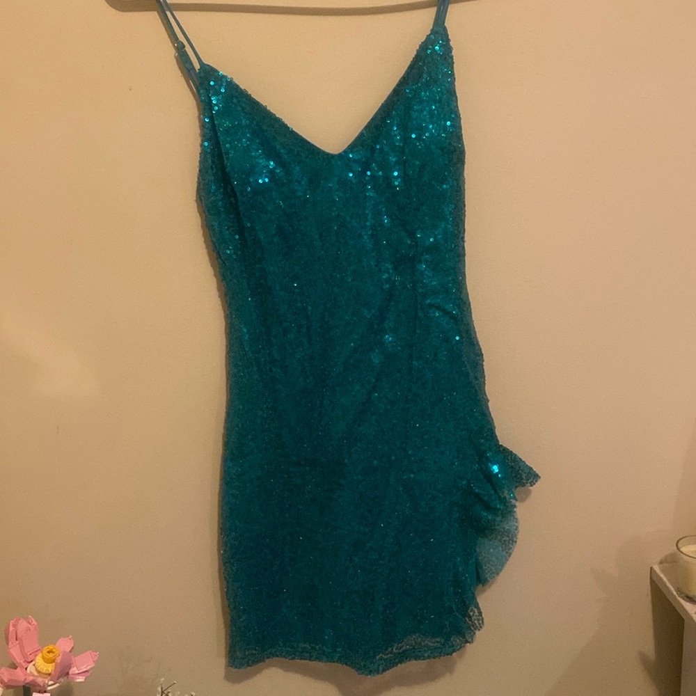 Sequin V-Neck Dress in Green LUCY IN THE SKY size small